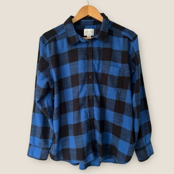 American Eagle Outfitters Tops - American Eagle Plaid Boyfriend Fit Button Down Flannel Shirt